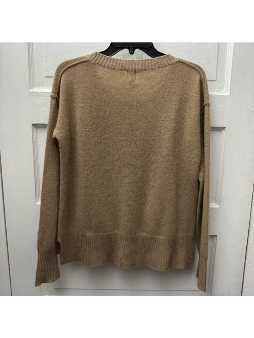 Maison Jules 100% Cashmere Sweater Tan Pocket Pullover Women’s M FLAWED - Picture 6 of 9